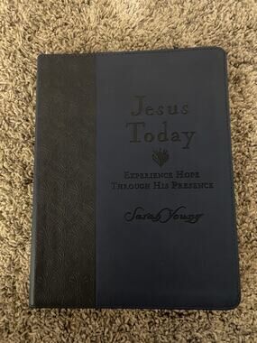 Jesus Today Experience Hope Through His Presence Sarah Young Softcover Religious
